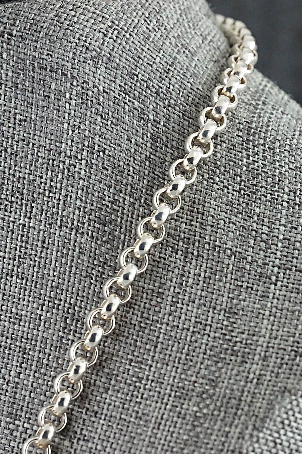 Spiny Oyster & Sterling Silver Necklace and Earrings Set - Annie Spencer - Image 6